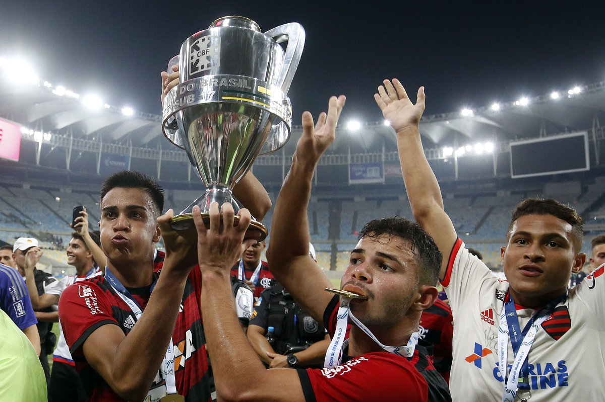 ReinierJesus_19's tweet photo. Campeão da COPA DO BRASIL!!!🏆🥇🔥
Feliz pelos dois gols na final no MARACANÃ!!! Agradeço muito aos meus companheiros e ao Flamengo🏆🔴⚫️🙏🏽 Obrigado senhor🙌🏽🥇❤️
#familia❤️ #focanalinguinha
#bufada #campeonesss🏆🥇 https://t.co/Dvt5n1vHAD