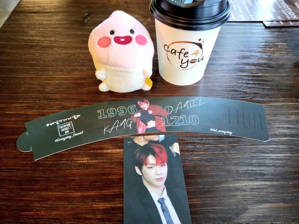 jjaenwoong's tweet photo. 181221 #Everyday_Daniel #매일강다니엘과 @ cafe4you https://t.co/BoBv2ETVwJ