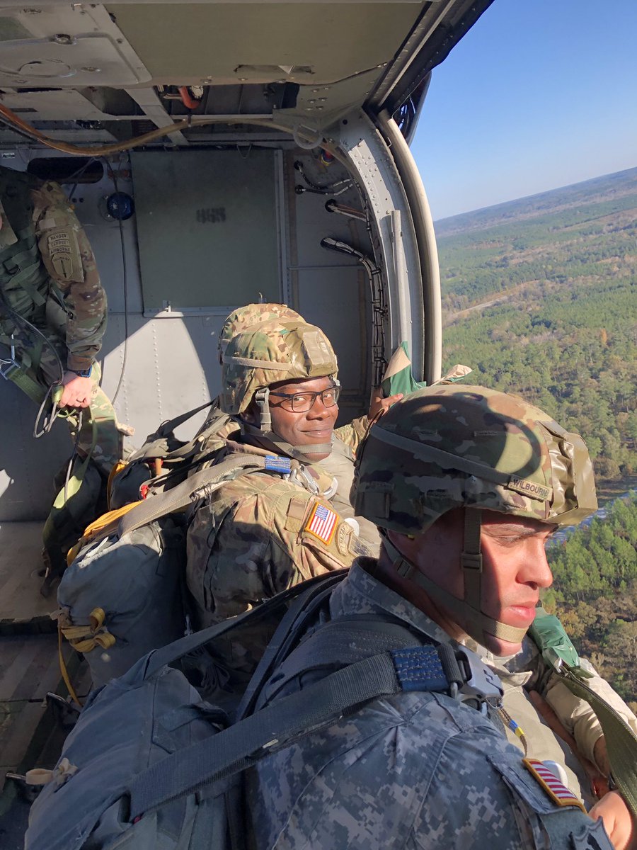LifeBoundless's tweet photo. Be what you love, do what you love, repeat. #army #armystrong #airborne #toyjump #uh60 https://t.co/kWDlSqcVcA