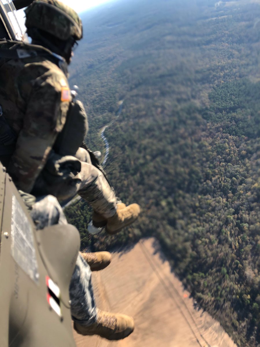 LifeBoundless's tweet photo. Be what you love, do what you love, repeat. #army #armystrong #airborne #toyjump #uh60 https://t.co/kWDlSqcVcA