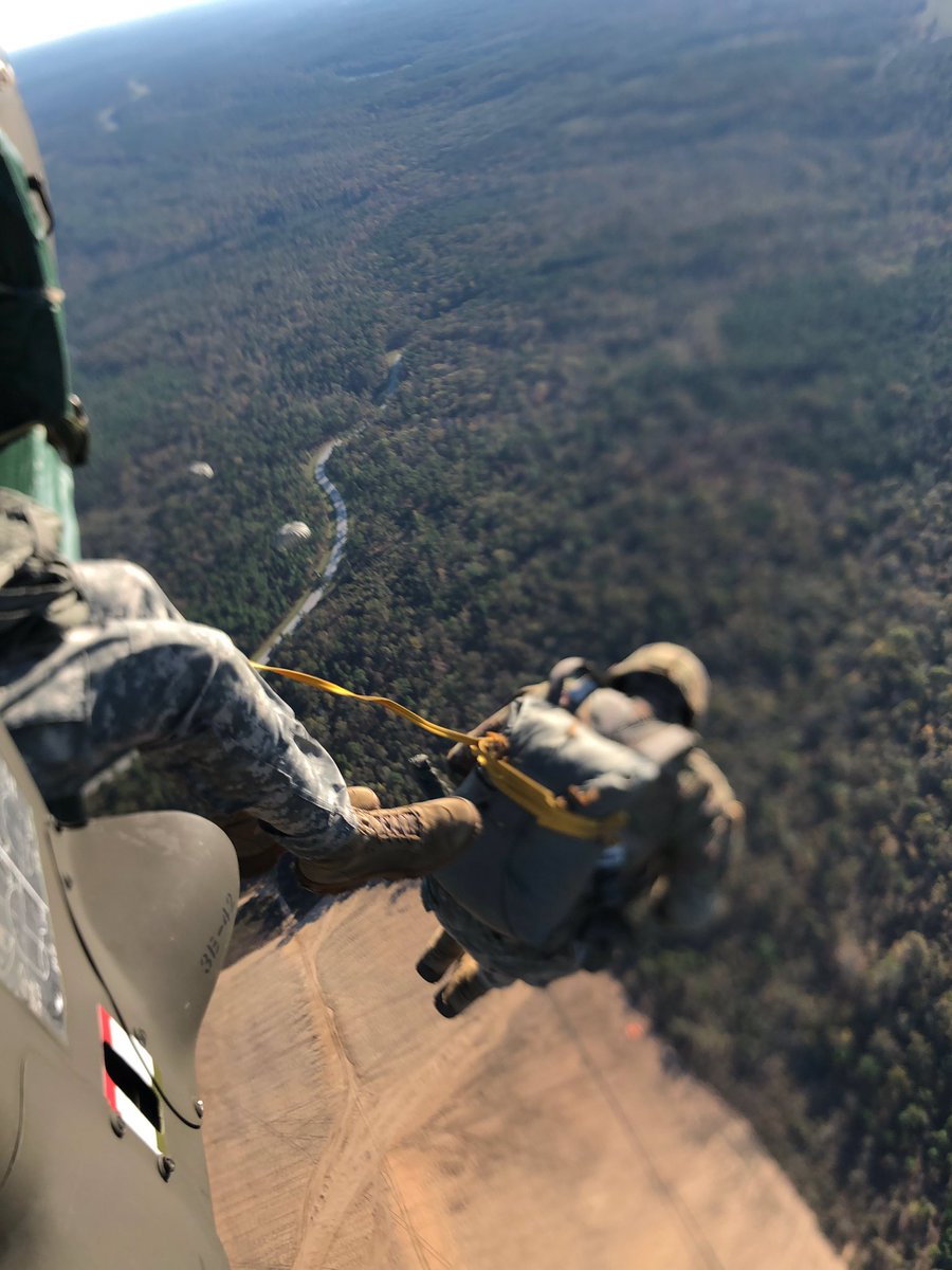 LifeBoundless's tweet photo. Be what you love, do what you love, repeat. #army #armystrong #airborne #toyjump #uh60 https://t.co/kWDlSqcVcA