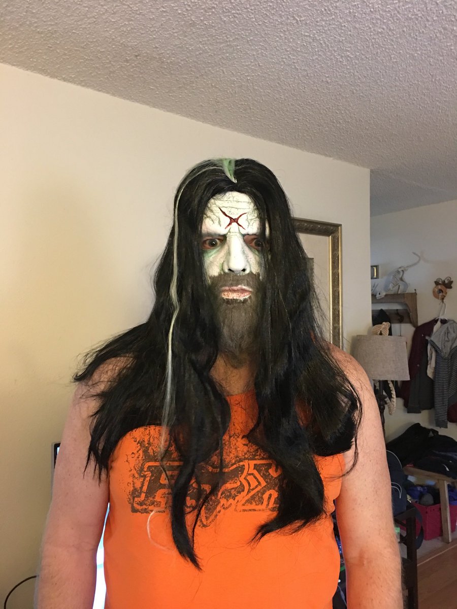 SCDHJUNKIE's tweet image. #1-anthrax-#2-pennywise-#3you-but you would have been #1 if i herd if you before ! Best show at the roxy#robzombie