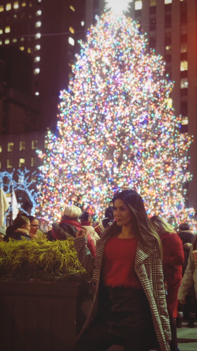 Thelmaorti's tweet image. Merry Christmas 🎁🎄 #rockefellercenter #rockefellercentertreelighting