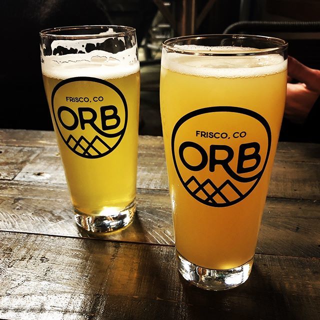 Mom’s high-altitude #craftbeer vacation is getting started 🍻 @outerrangebrewingco has some wicked good hazy IPAs! bit.ly/2SebaRz