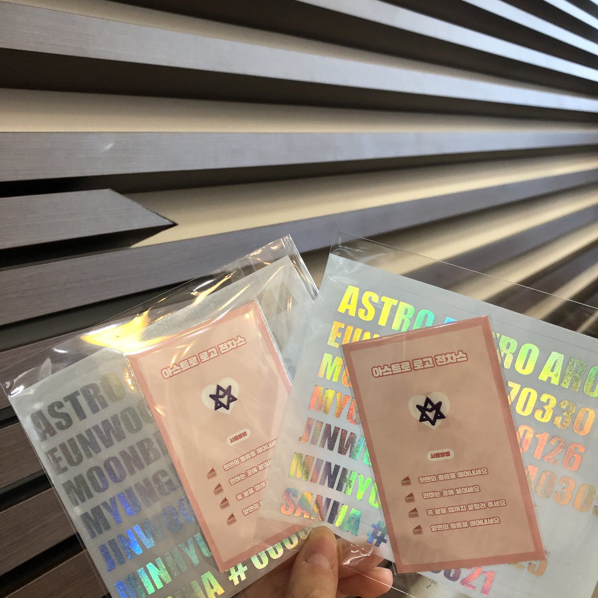 astro_hstk's tweet photo. << 아스트로 홀로그램 네임스티커 >>
ㄴ 1차 현장수령 시작합니당
시간 : 지금부터 ~ 1시 30분까지
장소 : KBS스포츠월드 건너편 카페 커피 더 캠프
오셔서 성함 + 휴대폰 뒷자리 말씀하시고 수령부탁드려요! 😊 https://t.co/4CASuVnvNG