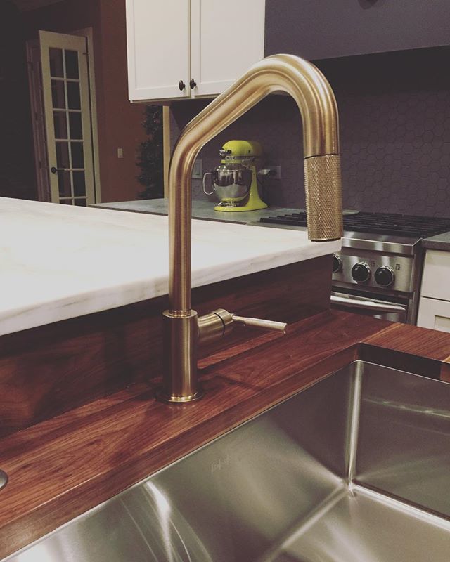 Can a faucet be any more beautiful on a walnut counter top? #isaynope #brizo #brizolitze #brizofaucet #walnut #interiordesign @brizofaucet