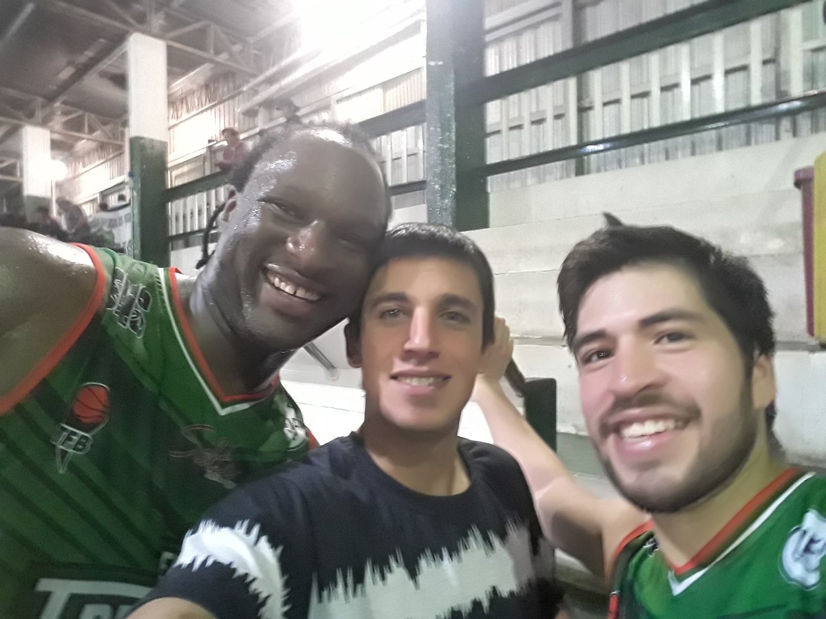 JorgeAr85238254's tweet photo. Previa y final feliz
Triunfo en casa se terminó el año de la mejor manera. Gracias a todo @TribunoBasquet por abrir sus puertas al equipo de @JugadaPreparad muchas gracias
#supercontentos
#losamigos
#EricyMaxi https://t.co/NNxuZ2PEFS