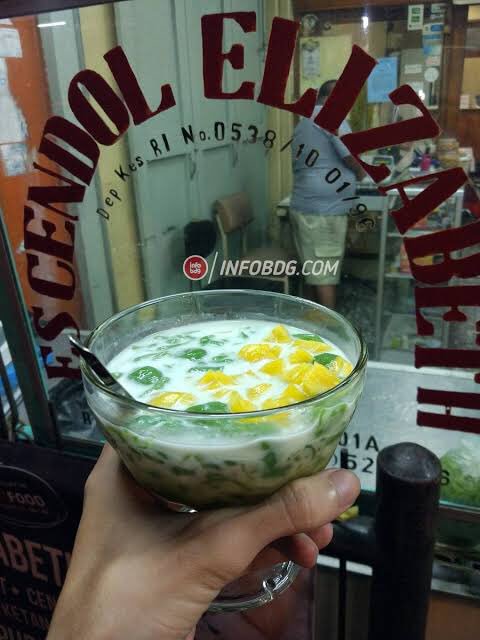 infobdg's tweet photo. Jajanan wajib ketika main ke Bandung :

1. Cuanki Serayu
2. Seblak Oces
3. Es Cendol Elizabeth
4. Batagor/Baso Tahu
5. Es Campur Oyen
6. Lontong Kari Kebon Karet
7. Mie Kocok H. M Dadeng
8. Iga Bakar si Jangkung

Ada referensi lain?
#infoBDGkuliner https://t.co/Rmzu6DnO9n