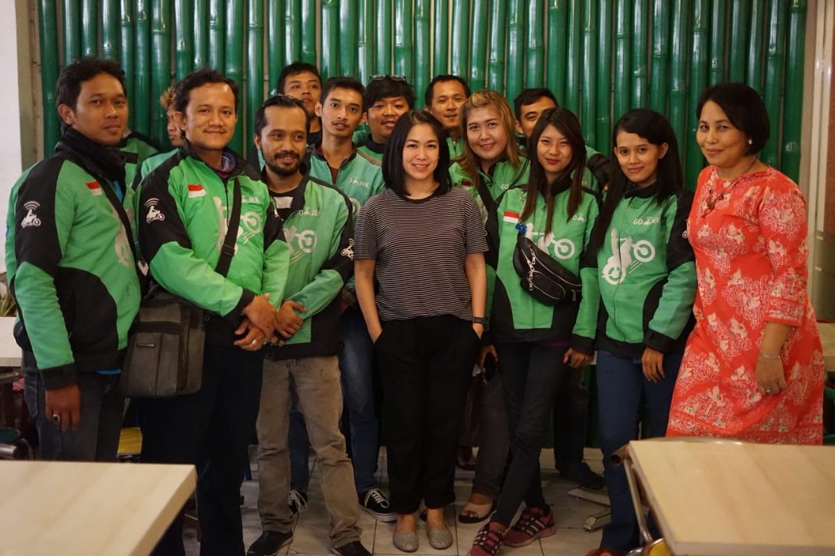 Ini foto2 tidak sedang nyinyirin Pak Prabowo lho. 

Saya mmg diundang ngobrol sama temen2 komunitas driver <a href="/gojekindonesia/">Gojek Indonesia</a> Semarang. 

Mereka menyampaikan banyak hal, dari sistem "suspend" aplikasi yang kurang transparan, hingga nasib mereka dalam regulasi kementrian. 🙏
