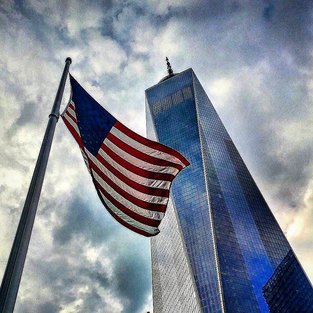 MSweetwood's tweet photo. Never forget that freedom is never free. 🇺🇸 🗽 .
#FreedomTower #freedomtower_shooter #americanflag #lookingup #skyscraper #skyline #sculpture #architecture #architecturelovers #architecturephotography #patterndesign #design #thisisnewyorkcity #what_… https://t.co/msFm6xD8xb https://t.co/nQL4npSQ0T