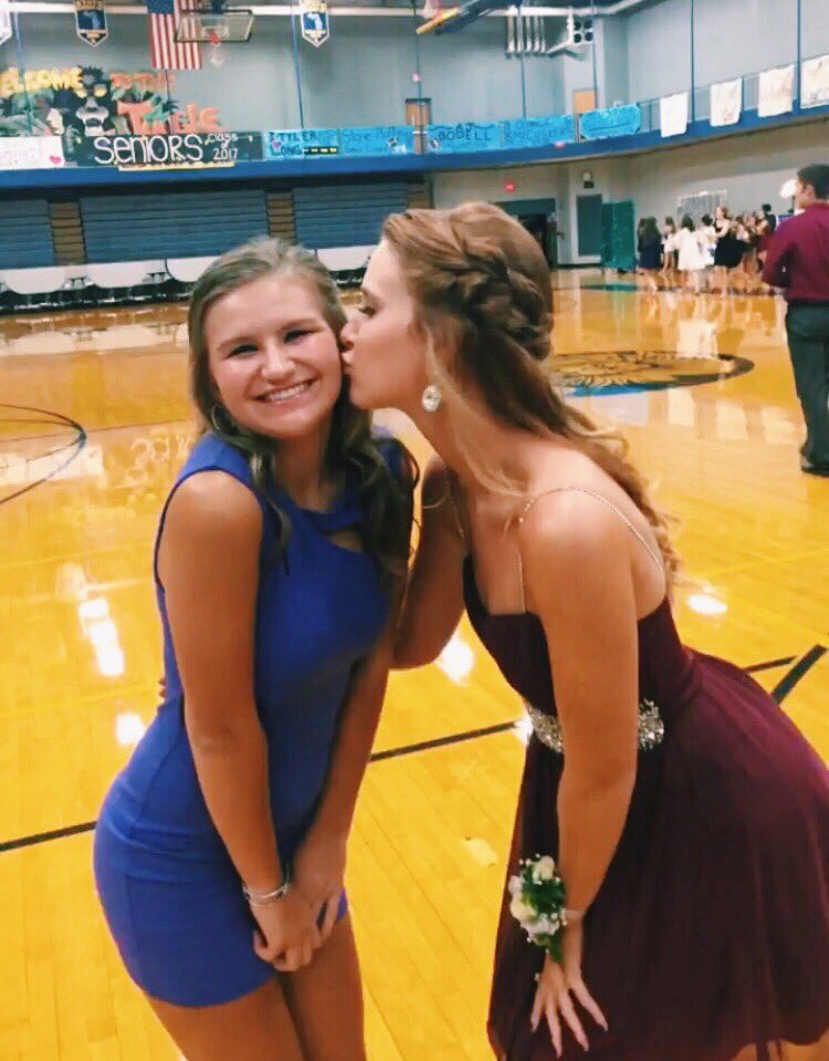 laurensavanyu's tweet photo. HAPPY 21st to my bff that has been there with me since the start💗 Thank you for basically being the older sister that I don’t have lol! Can’t believe the day has already came where you can finally have your first drink! Cheers to you sunshine, ily💛💛 @EeleyKrista https://t.co/Fi9m2JHxkl