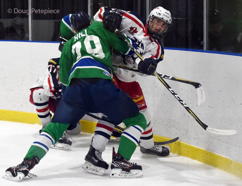 TheUnrealDougP's tweet image. Pretty discouraging that wrist cast came off yet my Nikon hand is all but useless giving up totally after two periods of @hawkesburyhawks vs @CornwallColts Friday night Hawks win 2-1              #hawkesburyhawks #CCHL #CornwallColts                         #gettingoldSucks