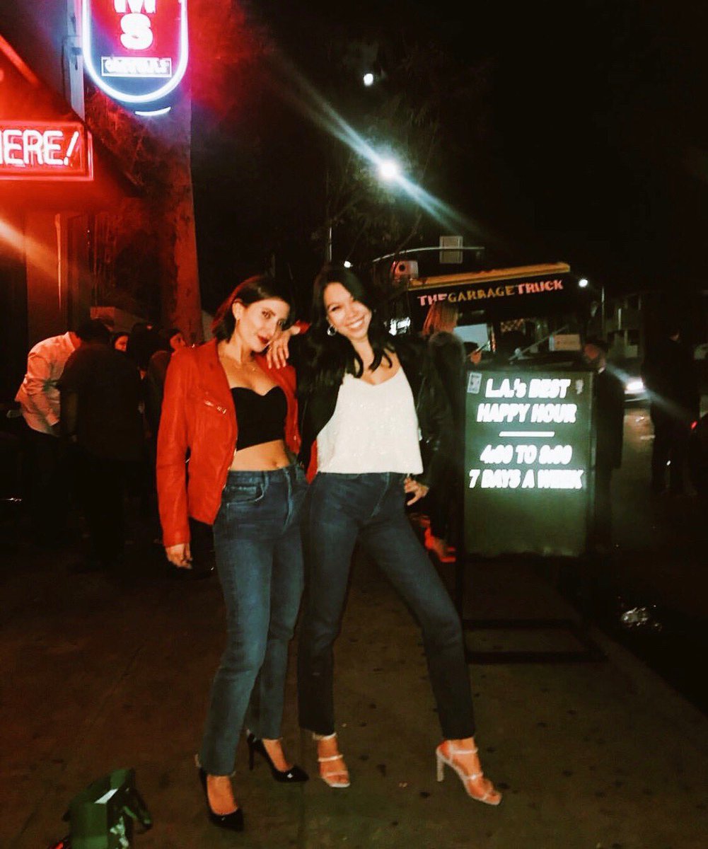 Dance the night away at Mom’s tonight! We’ve got a live DJ and the best drink prices on the west side 🍻💃🏻⚡️