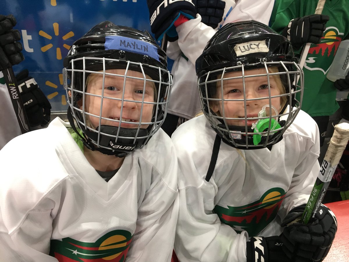 Brooke White leading the girls clinics at the Mn Wild Girls Hockey Weekend presented by Schwan’s.  Lots of smiling, hungry 8u’s now chowing on post clinic pizza too ⁦<a href="/MinnHockey/">Minnesota Hockey</a>⁩ ⁦<a href="/mnwild/">Minnesota Wild</a>⁩ ⁦<a href="/schwans/">Herter Schwans</a>⁩