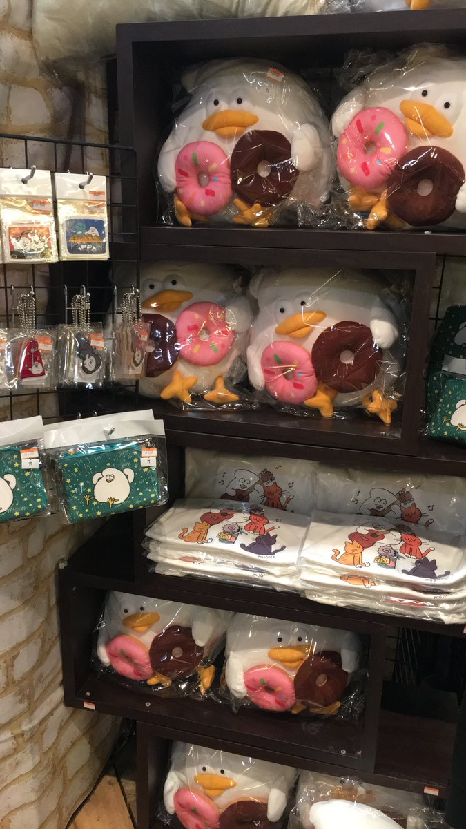 ヴィレッジヴァンガード下北沢 とりもち新作グッズ入荷しましたー 窮屈そうに押し込まれてるので早く救ってあげて ヴィレッジヴァンガード下北沢 とりもち新作グッズ入荷しましたー 窮屈そうに押し込まれてるので早く救ってあげて