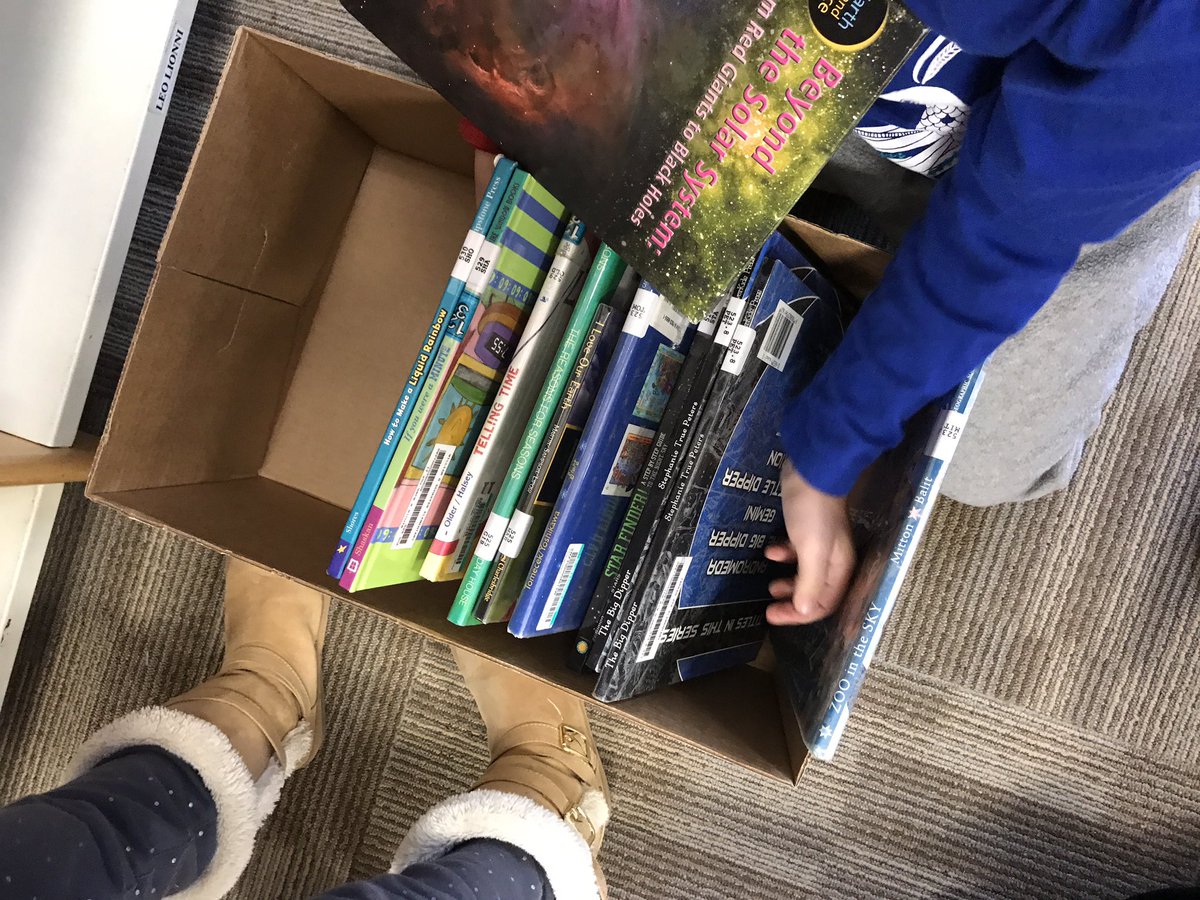 patriciaeyer's tweet image. @WOSnews Ss practice their library skills by packing up #librarywos shelves in #deweydecimal order #libraryrenovation #KindnessMatters #TogetherWeCan
