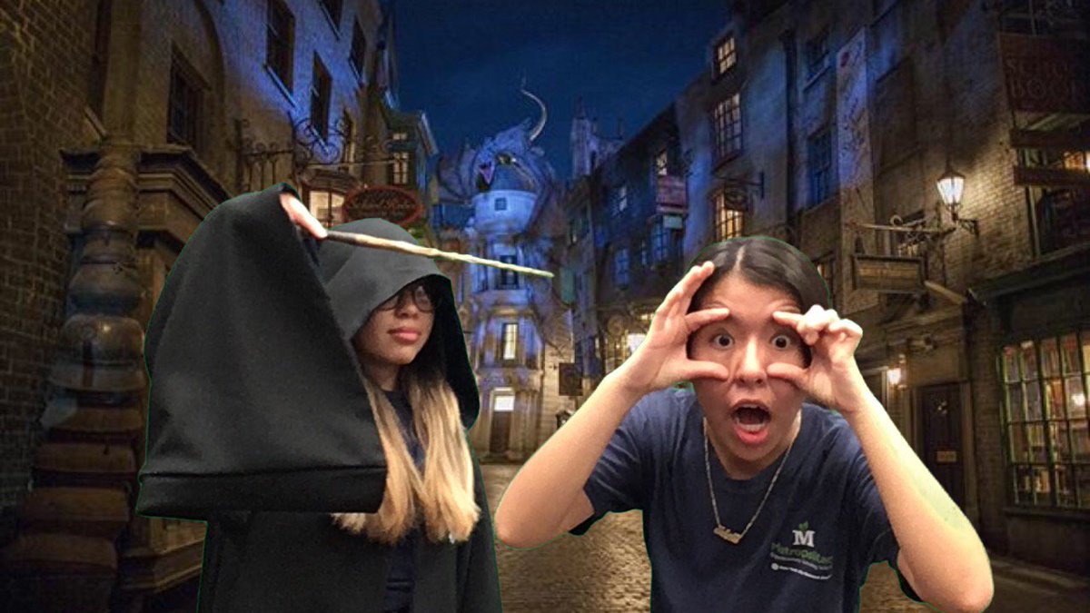 JRLibrarian's tweet photo. Nothing prepared us for the "epicness" of the green screen at #MELSComicCon in the #MELSlibrary! Should I keep it up all year?! @MetropolitanELS @NYCDOEOLS @nycsla https://t.co/ezLlRSRVkf
