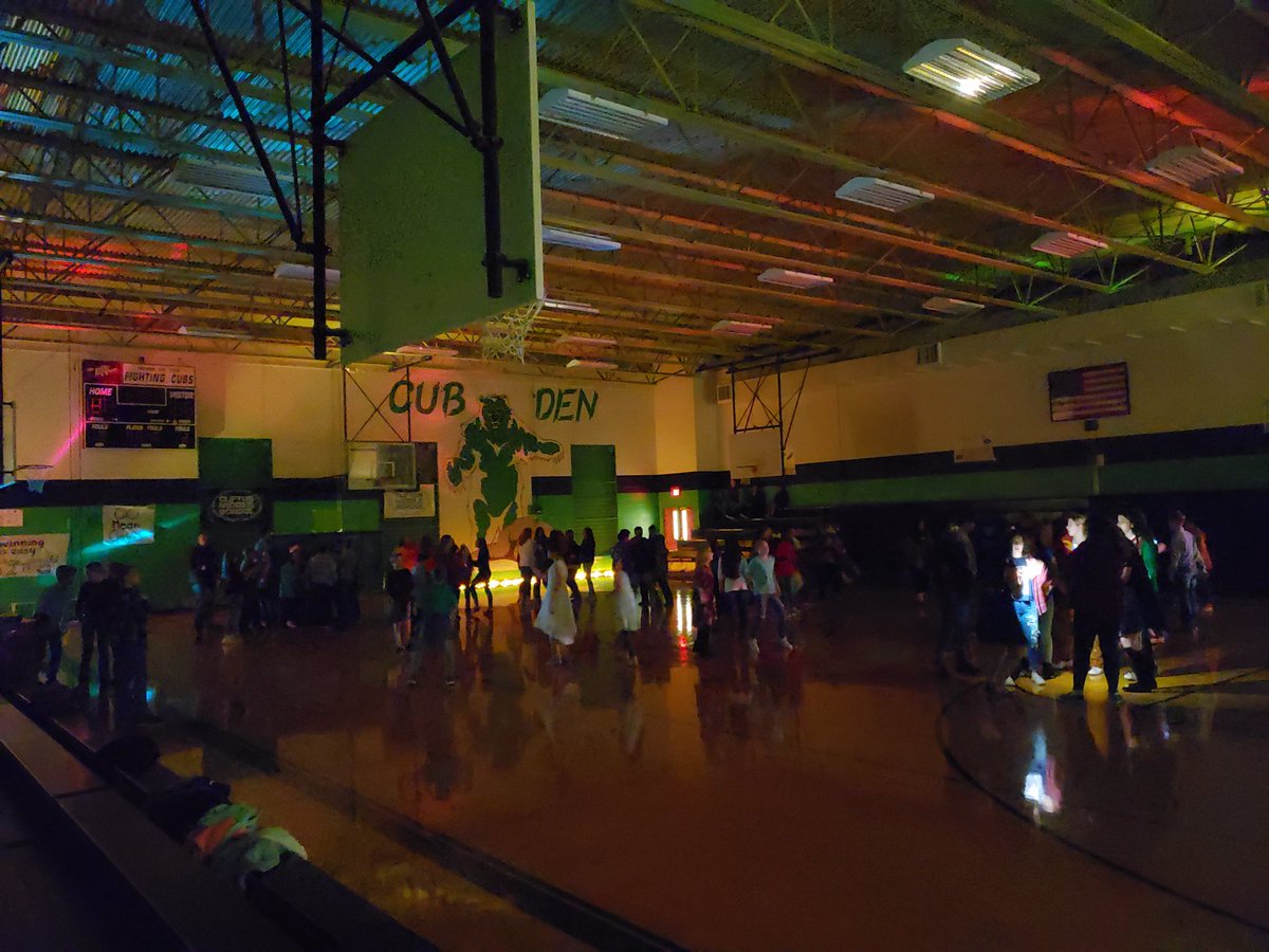 Tazmaniacs86's tweet photo. Great turnout for tonight's #TeamCMS StuCo Christmas Dance. #WhyILoveCMS https://t.co/zKGMPdAX3o