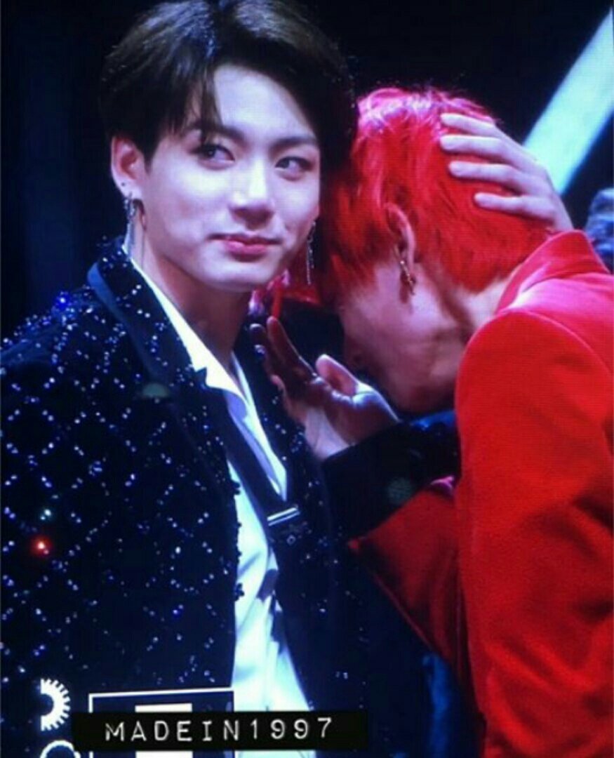 Polmol11's tweet photo. I'M CRYING.
MY BABY😭💕
#2018MAMA #BTS #ThankyouBTS https://t.co/smrtceeZdA