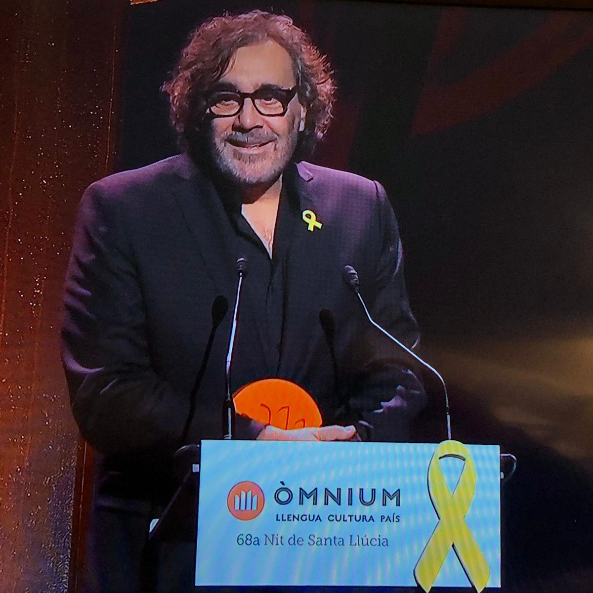 GRUPMEDIAPRO's tweet photo. Jaume Roures y Tatxo Benet recogen el premio Muriel Casals de Comunicació, otorgado por Òmnium Cultural, por la “calidad periodística de sus proyectos empresariales y por su voluntad de profundización democrática”. Un premio dedicado a los 6.600 profesionales del Grupo MEDIAPRO. https://t.co/OSEfGmOUJl