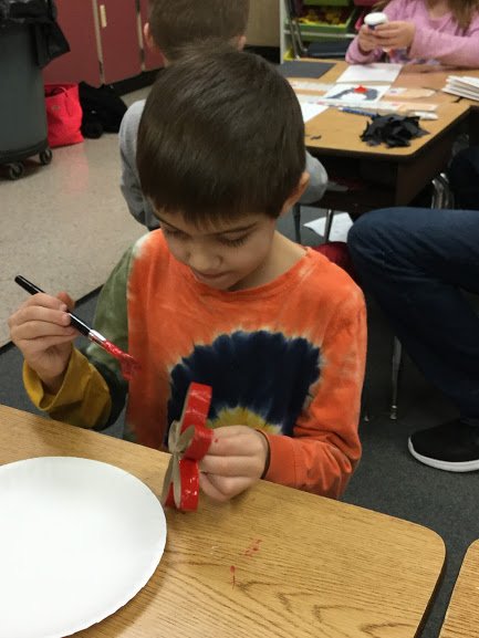 NHWBarry's tweet photo. There is nothing better than Winter Craft Day in first grade! #funinfirstgrade https://t.co/Ln3HTGZbbz