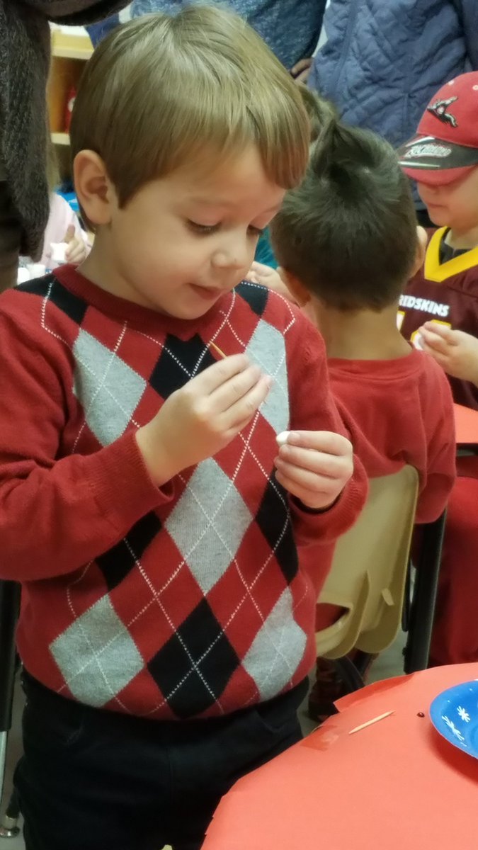 MightyQuinnMac's tweet photo. Holiday crafting at day care! #craft #holidayparty https://t.co/KPTwS1FRf4