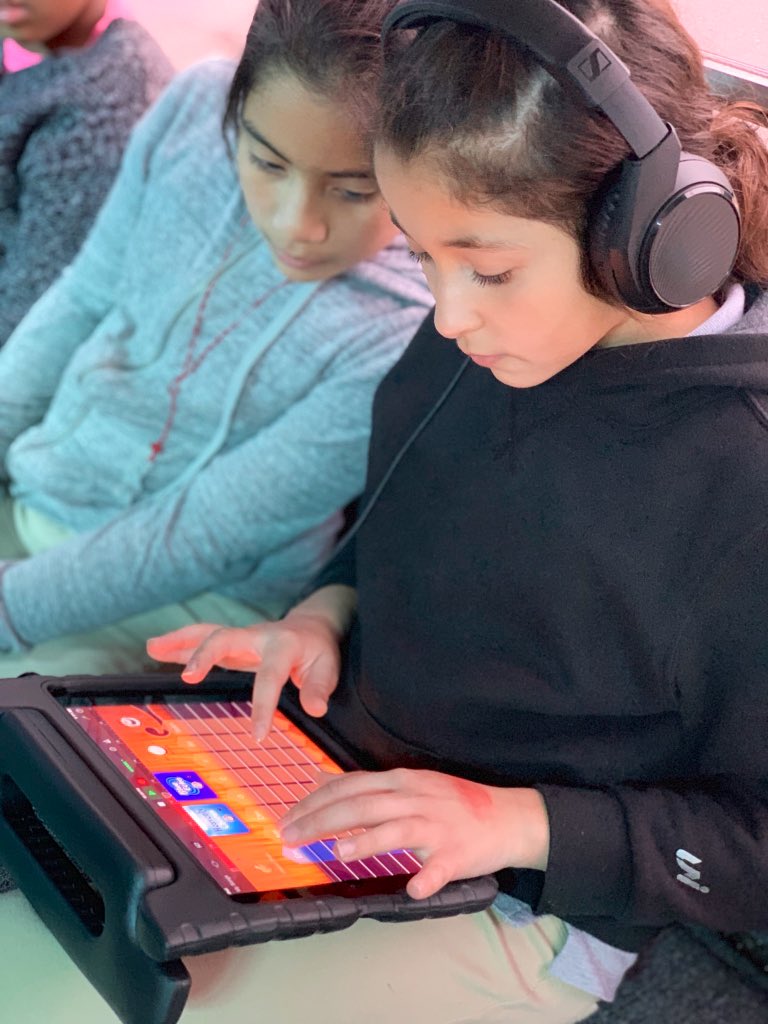 siller_amanda's tweet photo. Students had a great time making music on The Beat Bus today! 🎶 @Lklina9 https://t.co/VT97NSKaJc