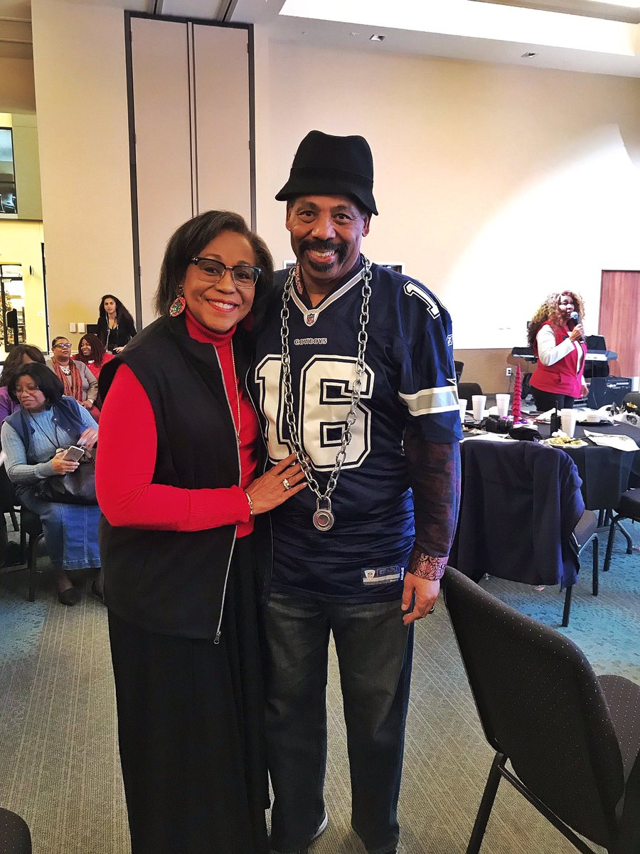 MrsLoisEvans's tweet image. Celebrating and thanking 270 staff members of “The Cliff” for their dedication to the Ministry @ocbfchurch.org  at our Christmas Party.  #food #loadsoffun #awards #hiphoppastor😳🙂 #merryChristmas