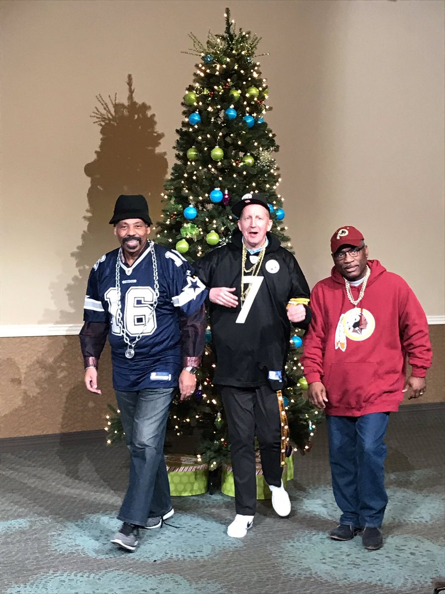 MrsLoisEvans's tweet image. Celebrating and thanking 270 staff members of “The Cliff” for their dedication to the Ministry @ocbfchurch.org  at our Christmas Party.  #food #loadsoffun #awards #hiphoppastor😳🙂 #merryChristmas