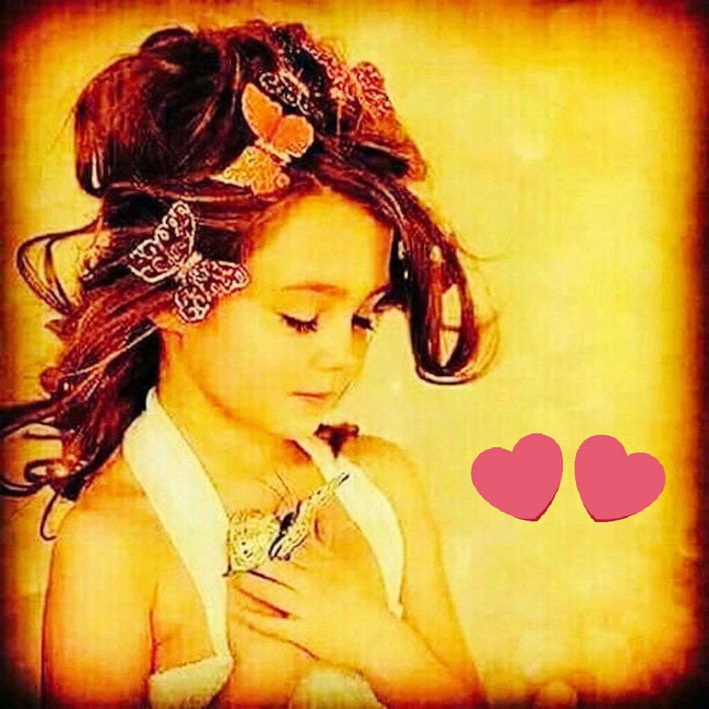 كلما كثرت تجاربنا في الحياة صغرت دائرة علاقتنا مع من حولنا ....ليس تكابرا وإنما لان التجارب تمنحنا معايير أكثر دقة لأنتقاء الاشخاص ...
هناك وجوه تنطفئ داخل الذاكرة بسرعة ،
وهناك وجوه لا ننساها أبداً !!!! 👇