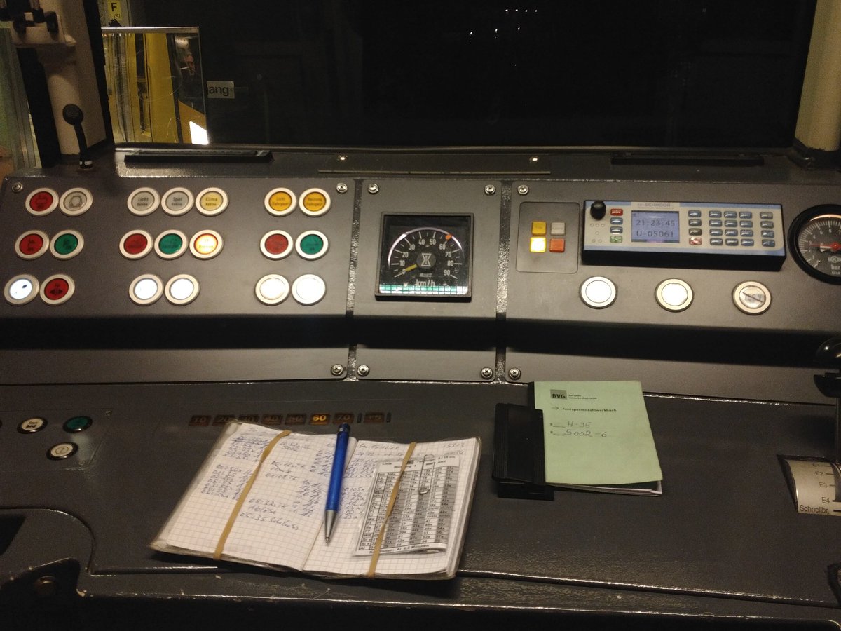 dwrweb_de's tweet photo. Den hatte ich ja lange nicht mehr in den Fingern: #HZug 5001, der erste aller H-Züge, inzwischen längst etwas umgebaut. Vieles erinnert aber noch an den Prototyp. https://t.co/VbeWfGIOwR