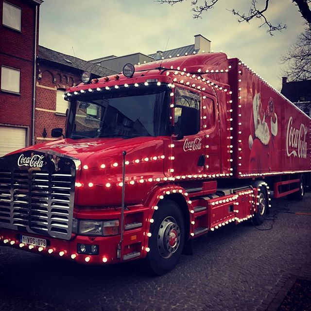 It's the most wonderful time of the year! #cokechristmas #holidaysarecoming #cocacolatruck #cocacola ift.tt/2Bii2Gp