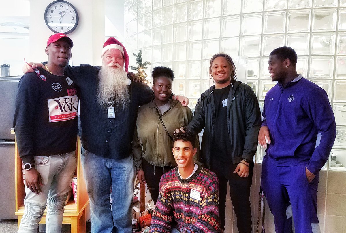 BaldLibrarian's tweet photo. Five truly amazing Waltrip alumni came back to visit me today! #ramnation #waltriphighschool #baldlibrarian #librariesofinstagram #librariesofIG #libraries #santabrarian #rambrary https://t.co/yLjYpYreSy