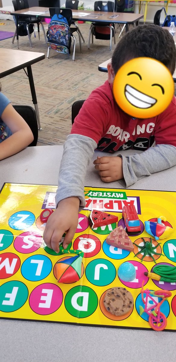 squirrelkimmy73's tweet photo. Hands on phonics #longfellow #lancerpride #teambcsd #holidaybingo https://t.co/lFVMILo3yM