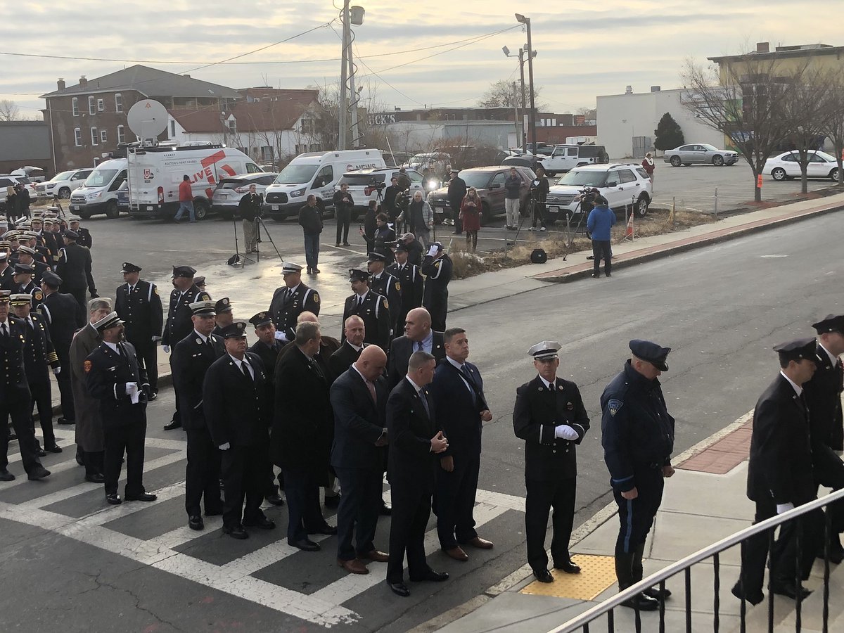 THE_PFFM's tweet photo. #OurPFFM Pres Richard MacKinnon and Sec-Treas Billy Cabral, accompanied by IAFF General Sec-Treas Edward Kelly and IAFF District 3 VP Jay Colbert, leading a long line of PFFM Brothers and Sisters awaiting to pay their respects to fallen Worcester Brother Christopher Roy. #FFRoy https://t.co/vc4SdHh9YL