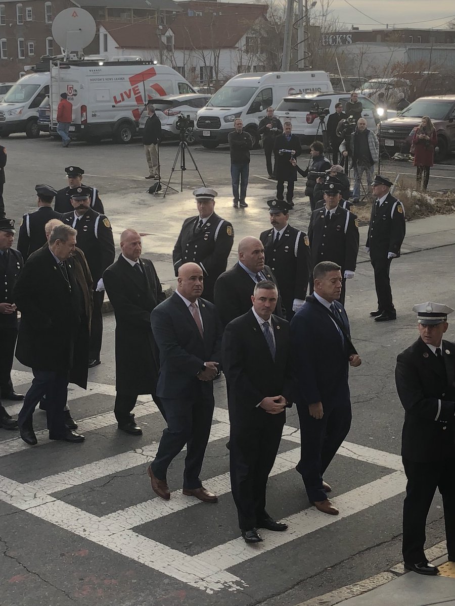 THE_PFFM's tweet photo. #OurPFFM Pres Richard MacKinnon and Sec-Treas Billy Cabral, accompanied by IAFF General Sec-Treas Edward Kelly and IAFF District 3 VP Jay Colbert, leading a long line of PFFM Brothers and Sisters awaiting to pay their respects to fallen Worcester Brother Christopher Roy. #FFRoy https://t.co/vc4SdHh9YL