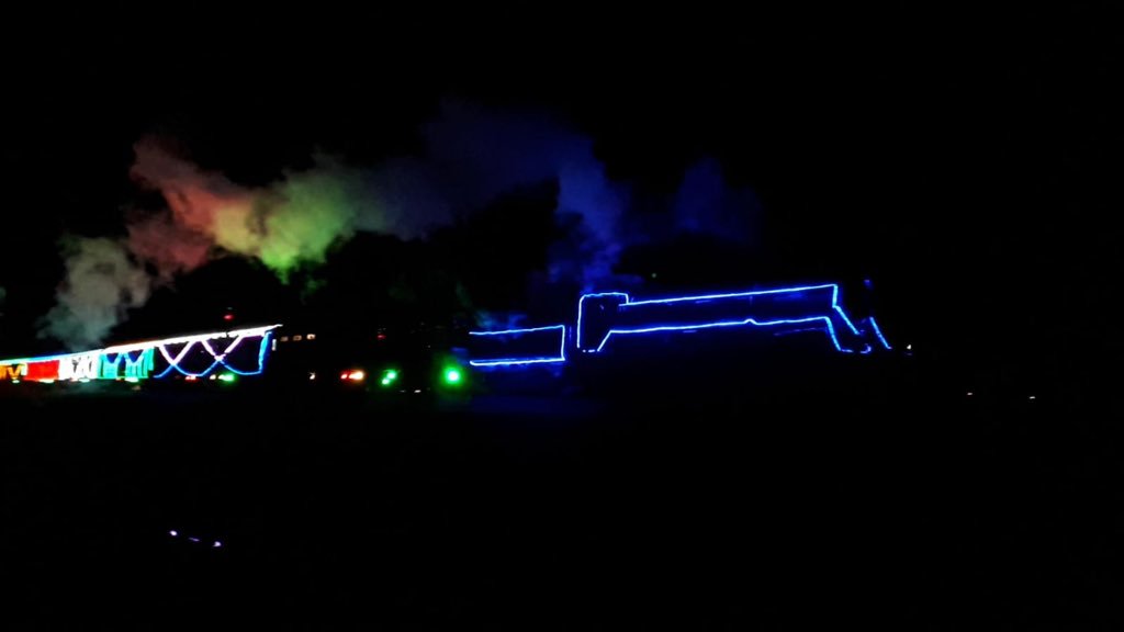 4d4m3985's tweet photo. The train of lights on the Dartmouth steam railway https://t.co/BkHsAp3S9L