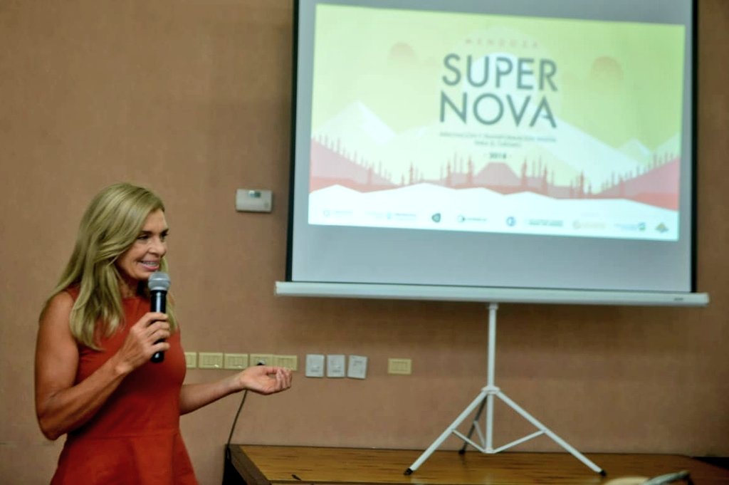 LegislaturaMdz's tweet photo. Tras las palabras de @lauramonteromza, @CristiMenga del @enteturismomza y @lucianoromero_m de #LegislaturaInnova abrieron el panel de charlas de emprendedores que ponen al servicio del turismo su creatividad #SuperNova https://t.co/GHbXqJZ3Oe