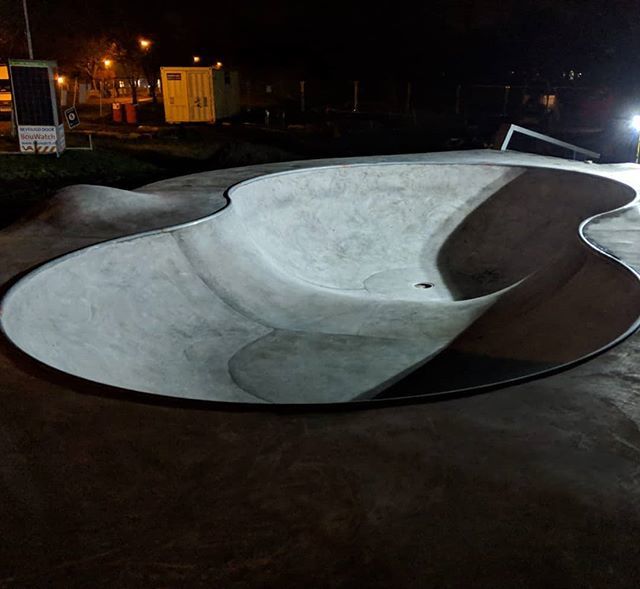 MaverickSkate's tweet photo. 🏊 Brough Park Pool in Leek, Staffordshire (ST13 6AS) #leekskatepark #maverickskateparks #broughpark #POOLPARTY https://t.co/kCRlk91McN