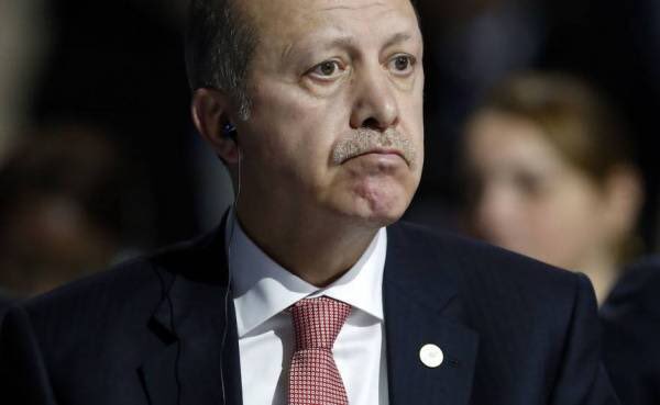 بعد الإساءات المُتكررة التي يُطلقها #اردوغان ضد #المملكة_العربية_السعودية ورموزها بطريقة لاتليق .. 
مُغردون يُطلقون هاشتاق:
#سعوديون_نرفض_المنتجات_التركيه للدعوة لمُقاطعة كافة المُنتجات التركية واستبدالها بمُنتجات محلية أو مُنتجات دول أخرى صديقة .
.
.
#السعوديه  #المملكه #تركيا
.