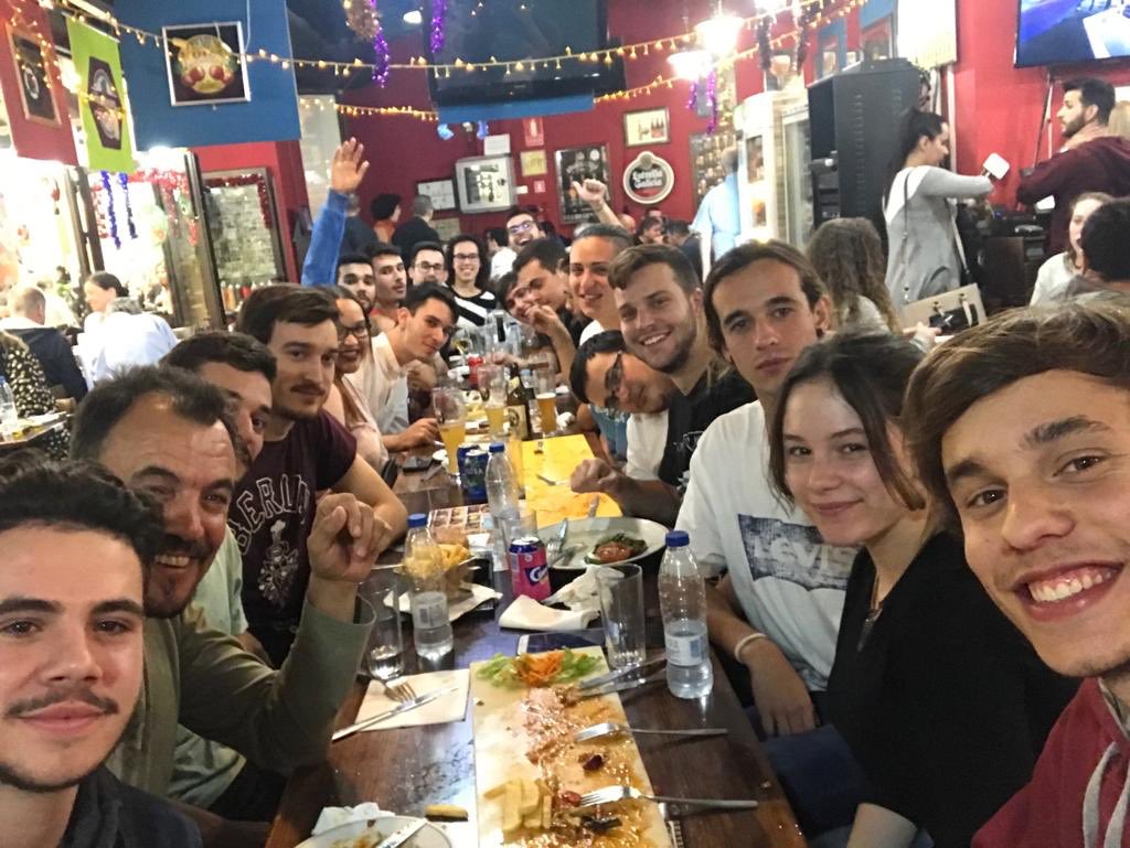 FSULL_team's tweet photo. Cena de empresa 🍽💪🏽
#FSULL #meating #ULL https://t.co/j6L2whFTTT