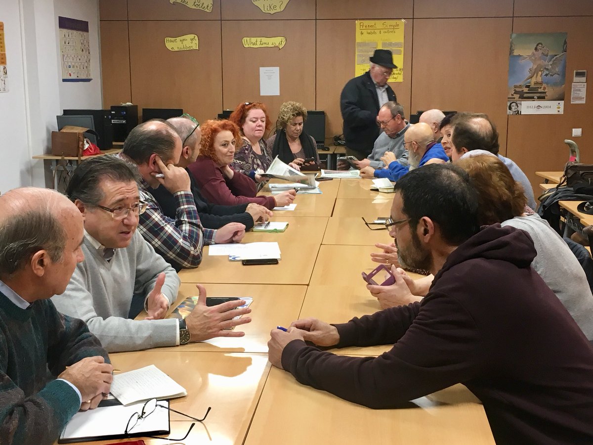 CatEnComuSAB's tweet photo. Avui ens hem reunit en assemblea per fer front als reptes de futur de #SantAdrià i de la seva gent! Hem exposat el pla de treball per a debatre les propostes amb les persones inscrites! Volem construir una alternativa i ho volem fer #encomú 📣 https://t.co/lXBTBJRInU