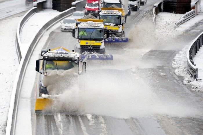 *Snowplough Safety*

❄️ Give snowploughs space to work
❄️ Ploughs may stop unexpectedly or change lanes to avoid obstructions 
❄️ Don’t overtake or pass between ploughs working in echelon 
❄️ Keep Back at least 5 car lengths (70 feet) 

#DriveSafe 🚙