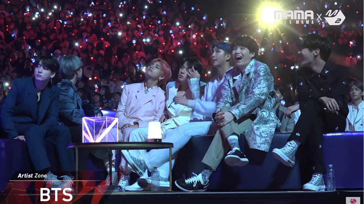 Reaction to BTS. BTS Reaction pretty Savage. Twice - what is Love?]│2018 mama Fans' choice in Japan 181212.