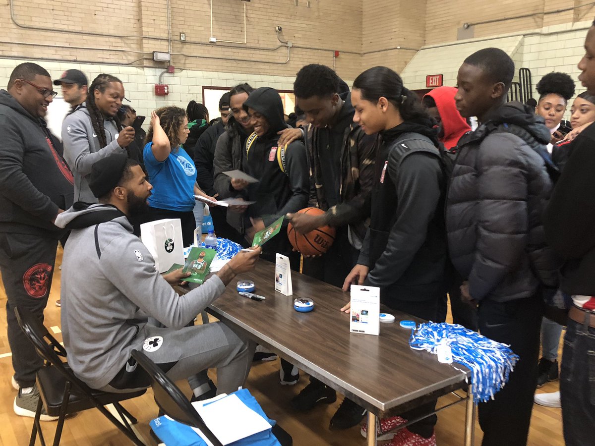 FoundationFOE's tweet photo. Students have logged nearly 8 million steps in our @unicefkidpower challenge, unlocking nearly 300 lifesaving nutrition packets for kids around the world. #TeamMook is in the lead, but we're extending the competition until Dec. 21, so #TeamKeef still has time to catch up! https://t.co/T7IXSdUvFG