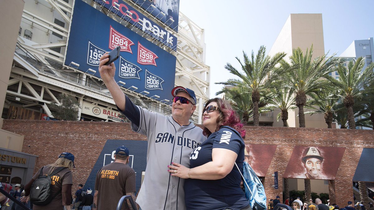 Happy #FriarFriday! 😁  Reply with a photo to show us your #Padres pride. We’ll retweet our favorites! https://t.co/lJQslRP9wS