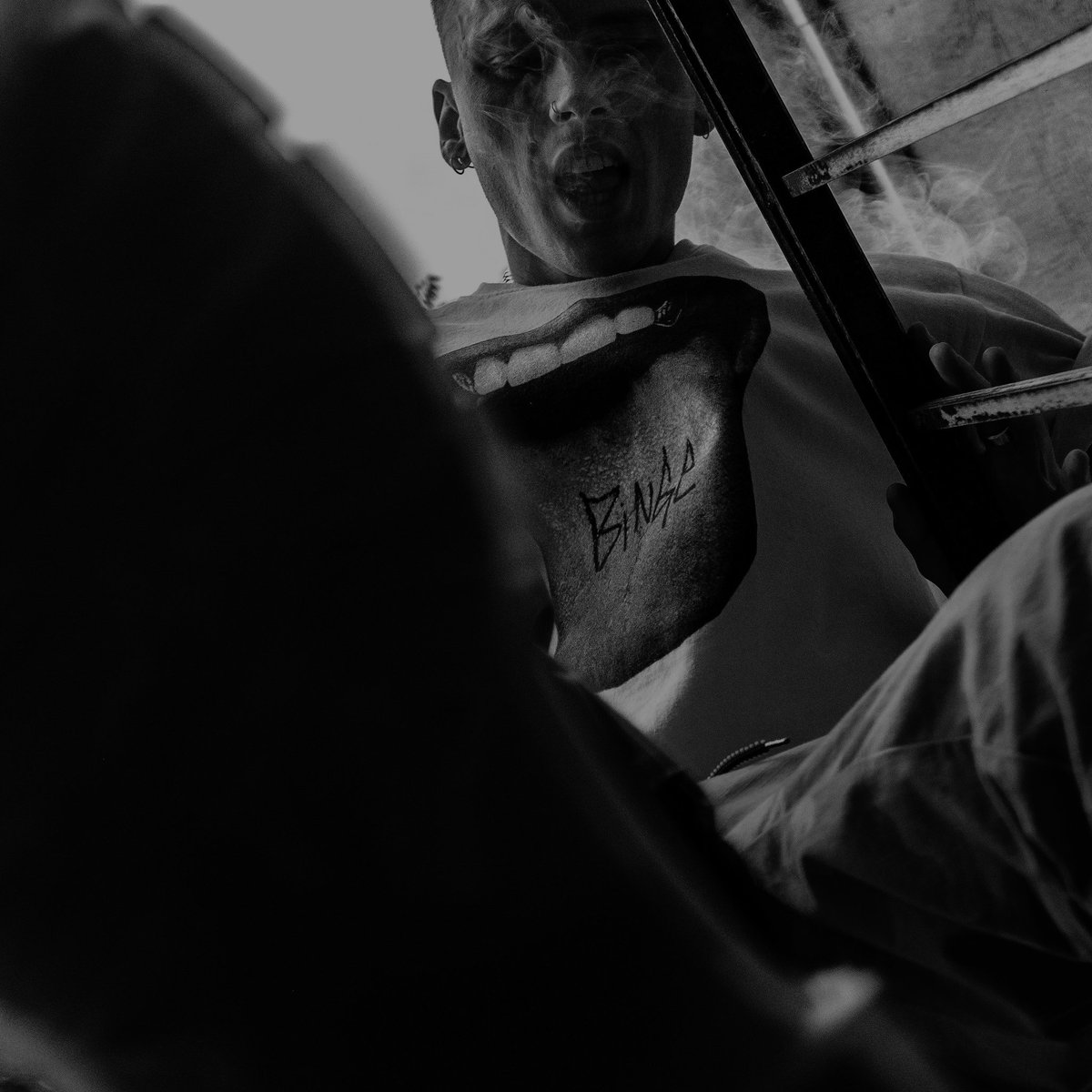 versevil's tweet image. 香烟;
              VIDA              Y         MUERTE.