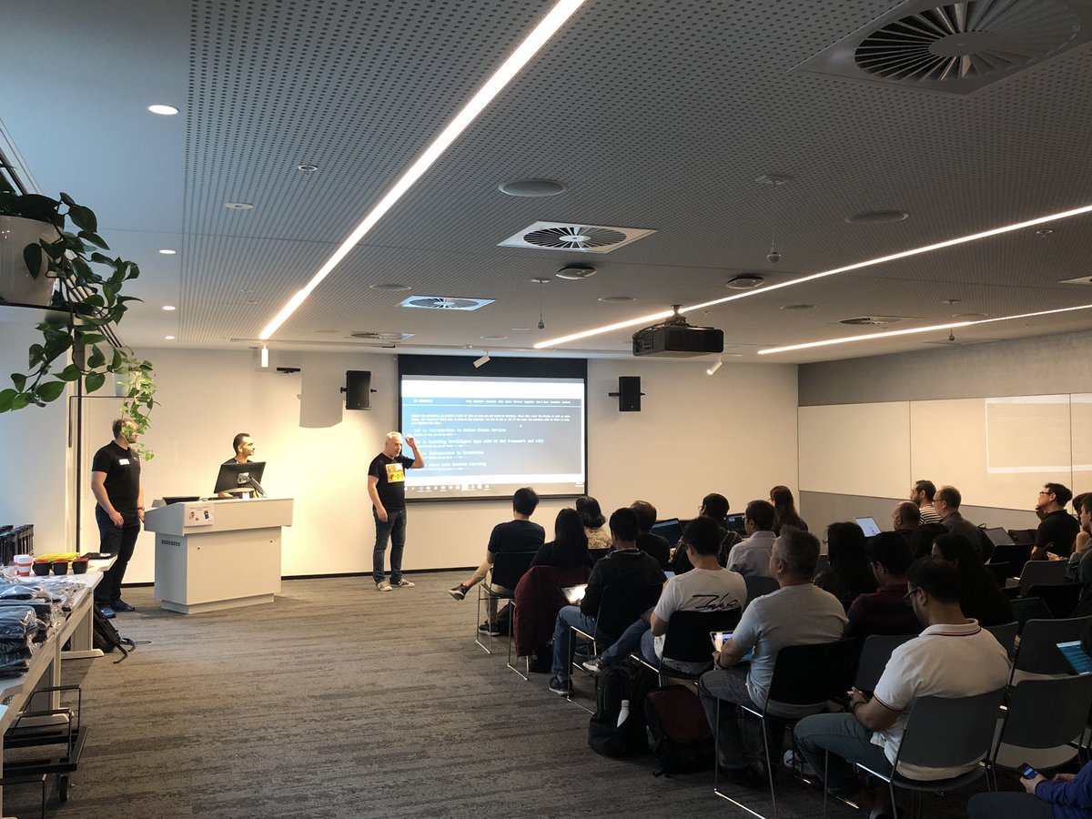 JanakaRangama's tweet photo. @hasaltaiar @kiwibayer kicking off #GlobalAIBootcamp @MelbourneAzure #MVPBuzz #CommunityPower https://t.co/pbGlY1J82n