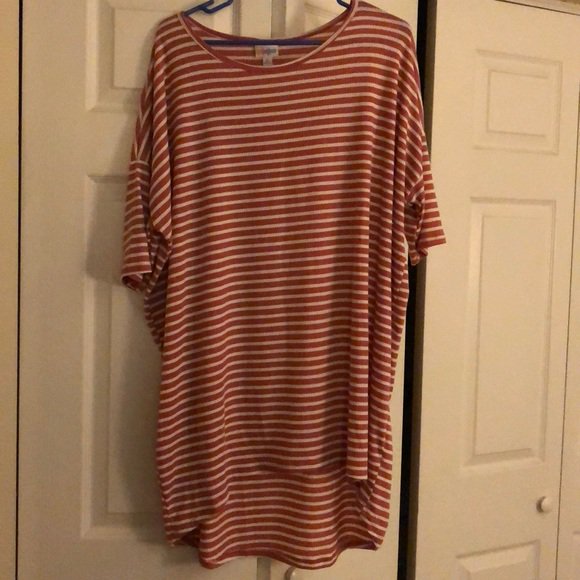 pepper1082's tweet photo. So good I had to share! Check out all the items I'm loving on @Poshmarkapp #poshmark #fashion #style #shopmycloset #tekgear #lularoe #aeropostale: https://t.co/01KTeuedPP https://t.co/RcFsDCjw84