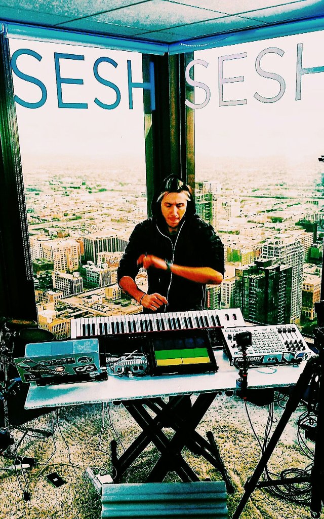 sesh_io's tweet photo. The Sesh YouTube channel is poppin⚡#SeshSessions, Studio Tours, and more⬇️
#music #musicians #studios #sesh #jamsesh #musicproduction #musicproducers #recordingstudios #musicstudio #guiarist #DTLA #artists  
https://t.co/DqcB8nOoGl https://t.co/ZrA7KOYtAJ